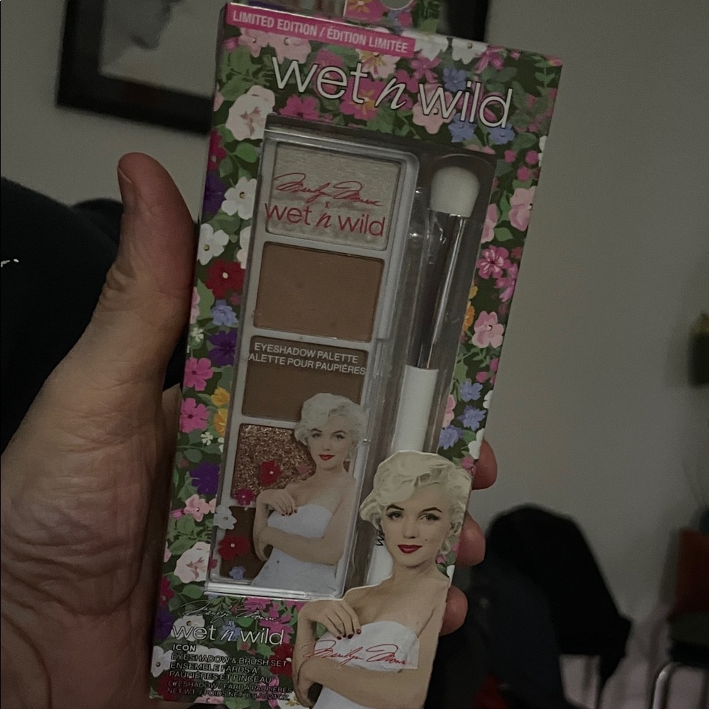 Marilyn Monroe Wet n Wild Limited Edition Eyeshadow Palette with Brown and Gold